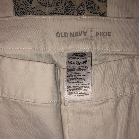 Old Navy Pixie Chinos- like new - Picture 3 of 4